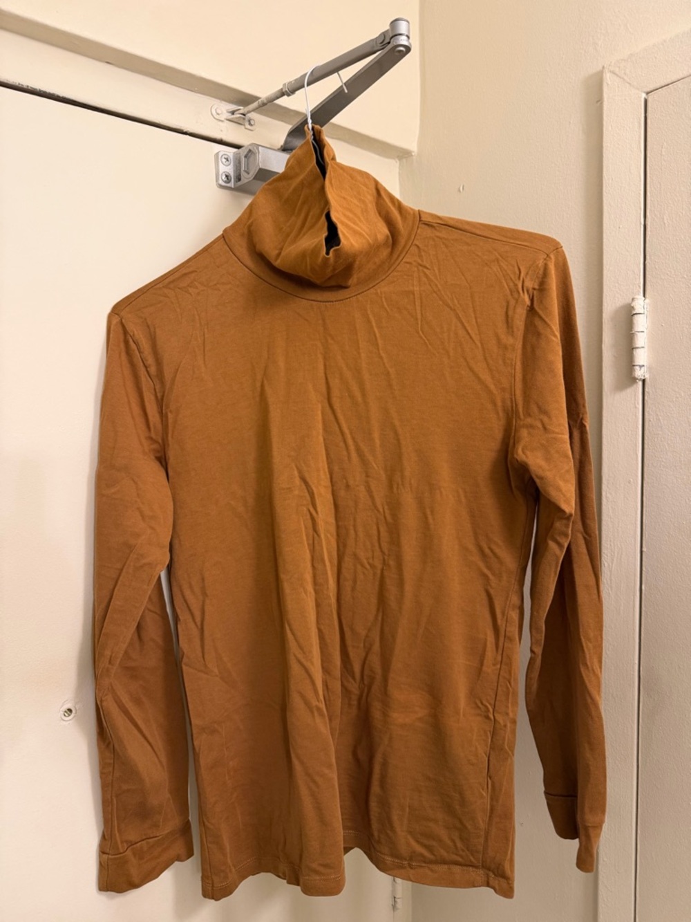 Zara Men's Turtleneck Sweater in Rust Brown